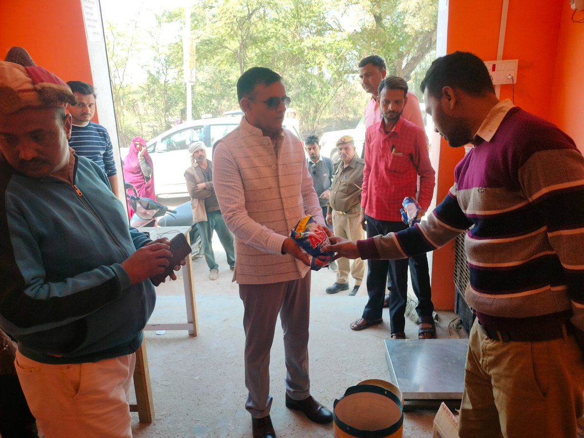 आयुक्त, चित्रकूटधाम मण्डल, बांदा श्री अजीत कुमार द्वारा दिनांक 16 फरवरी, 2026 को जनपद महोबा में प्राथमिक विद्यालय न्यूरिया, उच्च प्राथमिक विद्यालय रिवई सुनैचा एवं उचित दर की दुकान रिवई सुनैचा का औचक निरीक्षण किया गया।