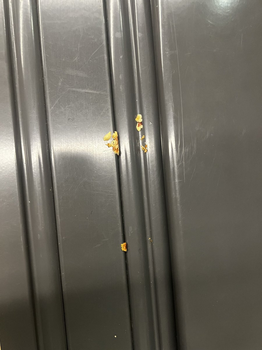 Bonjour, vu ce jour dans le train #ter839130 sur une tablette dépliée (elle était repliée initialement)…
Serait il opportun de faire un avertissement sur le ménage qui est fait dans les TER ?
Merci pour votre vigilance !
<a href="/TERGrdEstParis/">TER Grand Est Paris</a> <a href="/TERGrandEst/">TER Grand Est</a> 
#TERValléedelaMarne