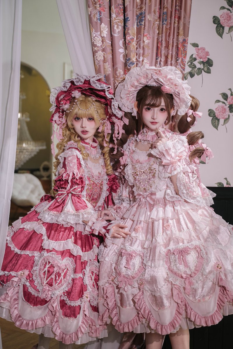 ヒ*イ様 ☘️限定1株☘️未株分け☘️蕾付き☘️3357⭐️アンティークドレスの 23日まで 足元まで可憐に魅せるショート丈で、 軽やかに甘い夢を纏って