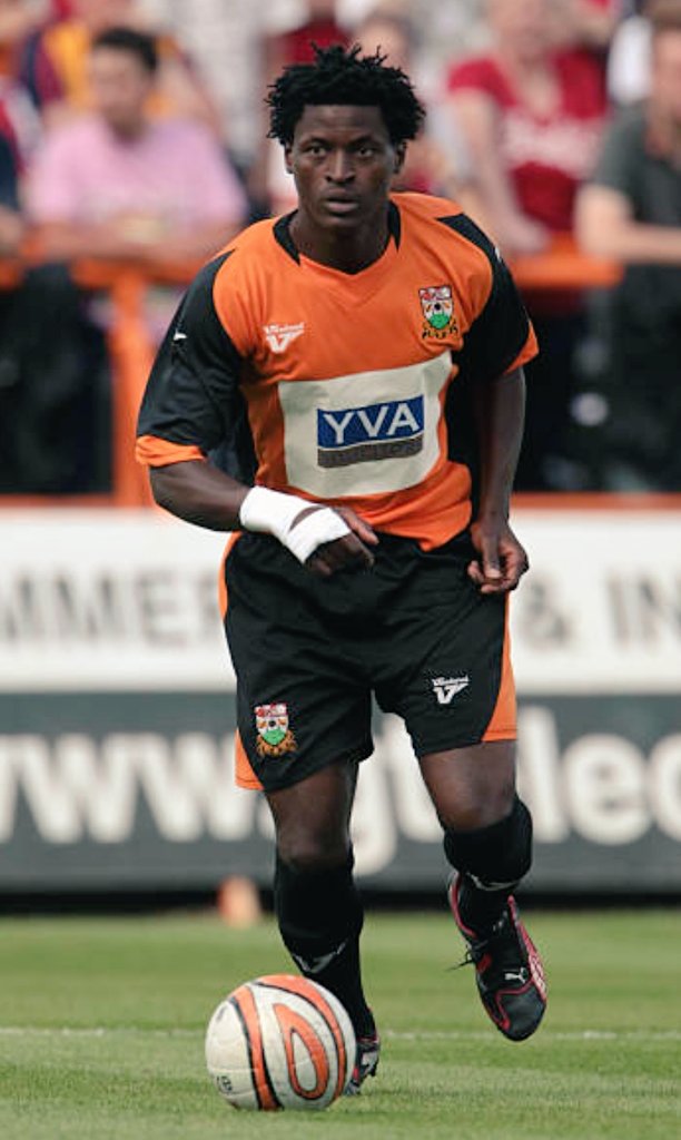 footballmemorys's tweet image. Clovis Kamdjo in action for Barnet

#BFC #Barnet #Bees