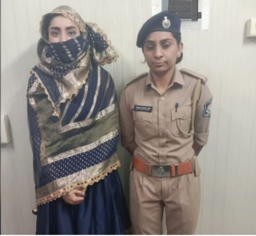 Vadodara adds to the horror. 🚨

Abhishek More (27)...delivery worker... killed at 1:30am by a 19-year-old Rishika Sadanani driving a speeding Mahindra Thar on Sun Pharma Road.

Three states. Three SUVs.
Three lives gone.
Three killers: rich, young, reckless.