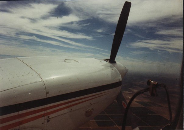 OzAmerican's tweet photo. ~ FAA Commercial Pilot License (CPL) Multi-Engine Training ~ Simulated Engine Out ~ View of the port engine after I shut it down &amp; feathered the prop ~ Flying near Fresno, California - 20 June 1991

~ I actually earned my Multi-Engine CPL before I earned my Single-Engine CPL! ~ https://t.co/o4zlLJUv4d