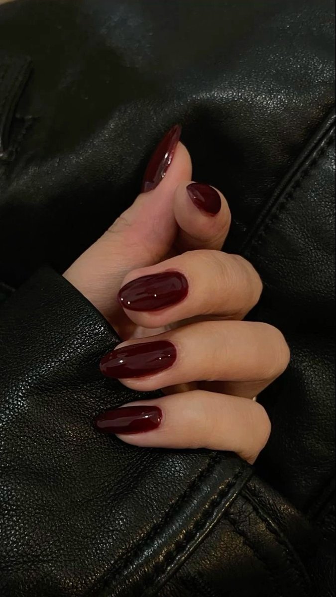 aesttics's tweet image. Cherry nails 🍒