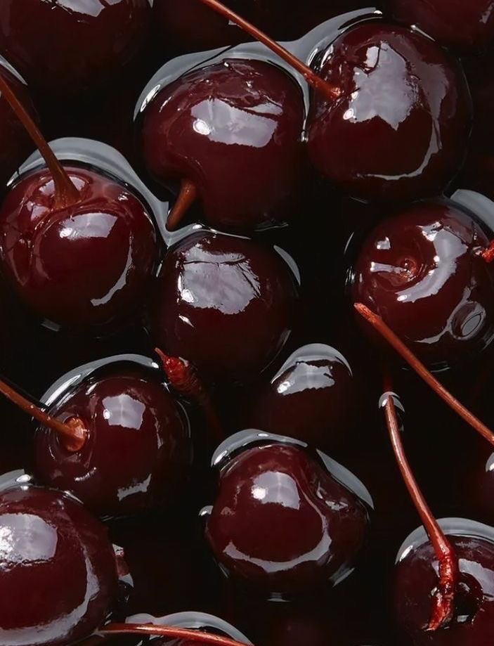 aesttics's tweet image. Cherry nails 🍒