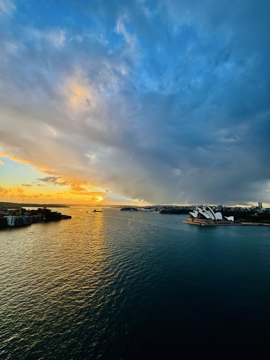 tacticalfish89's tweet photo. Sydney Sunrise Sydney Aus @pieronesydneyharbour @_sydneyAU @Sydney_wx @wx_sydney @9newsSyd @sydneywaternews @7NewsSydney @Australia #FotoRshot @smh #comeandsaygday @SydneyHarbourNe @sydneysider @goodmorningsyd #Ilovesydney #ThePhotoHour #photooftheday https://t.co/ALAveRrIVy