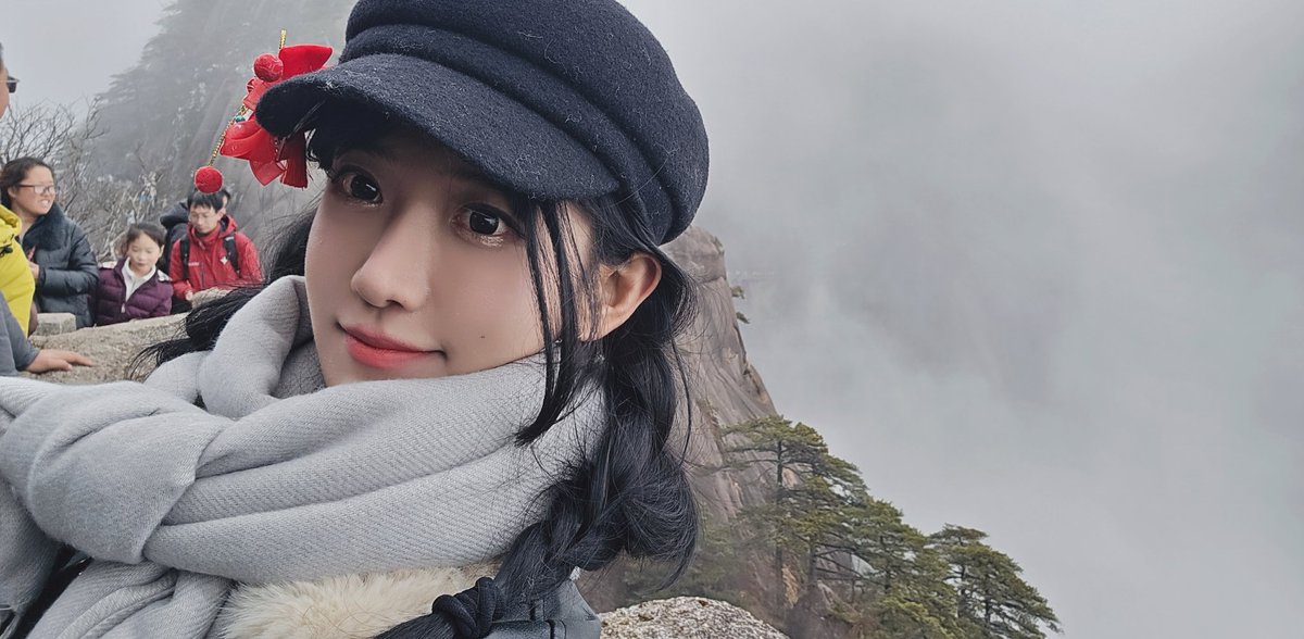 Jinnytty1's tweet image. On my mission to search irl Wukong in Yellow mountain