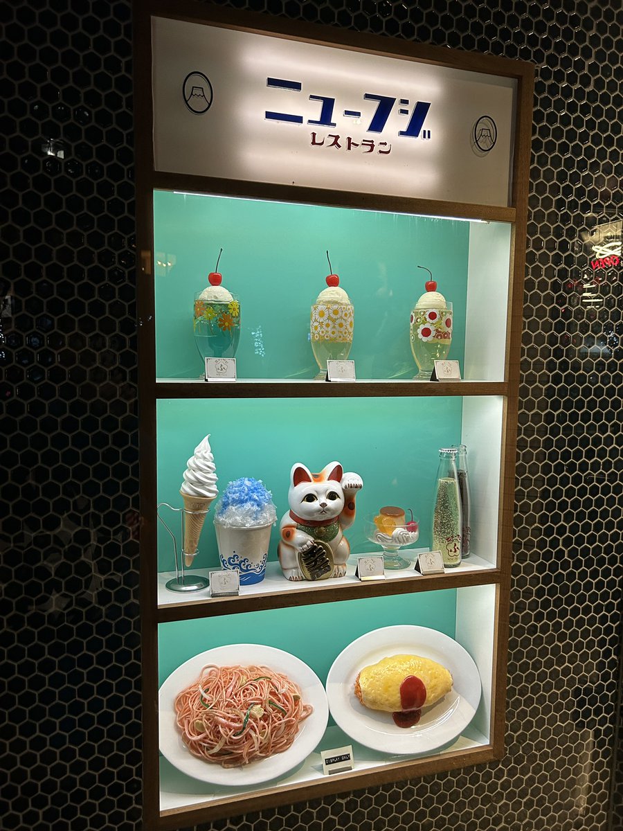 sheishine's tweet photo. お店。トイレの壁がオシャレだった。
あと、毎年買ってるSweet Obsession の大好きなレモン&オレンジのフランにブルーベリーコンポートをかけたのを家で食べた。満足…
#birthdaydinner #japaneserestaurant #newfuji #vancouver #sweetobsession https://t.co/JC7rAakao9