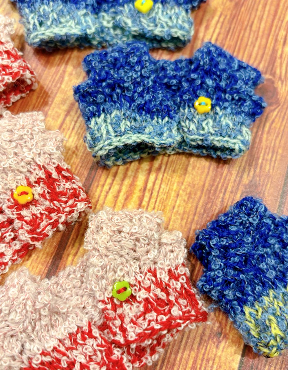 今週のイベントに持っていくカーディガン作成中です
かわいいボタン見つけてハッピー🌸