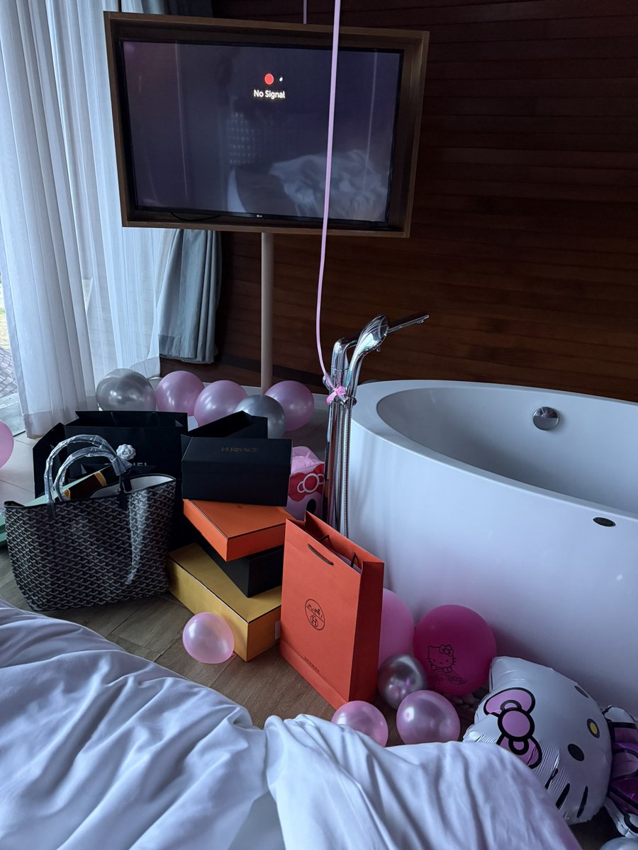 goodmorning from thai 🇹🇭🎀 #richprincess