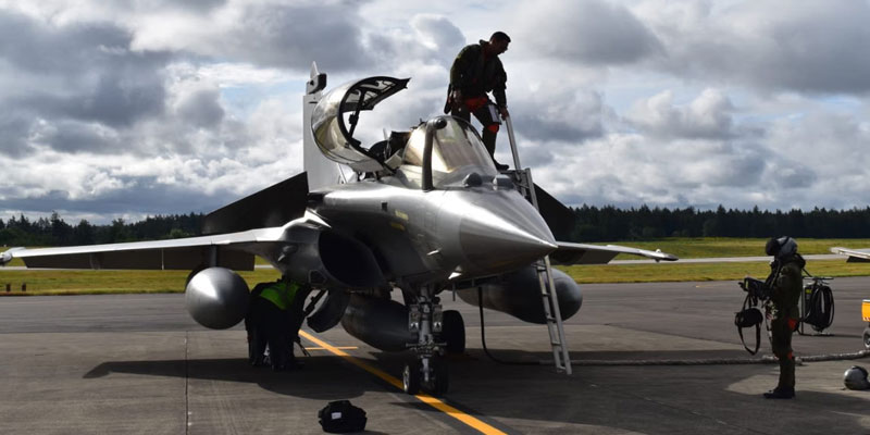 spo_india's tweet photo. India Clears ₹3.25 Lakh Crore Rafale Mega Deal: Airpower Upgrade Amid Rising Border Tensions
#RafaleDeal #114Rafale #325LakhCroreDeal #MRFA #IndiaFranceDefence #MakeInIndiaDefence #AatmanirbharBharat #96MadeInIndia #TechnologyTransfer
https://t.co/iarKFSgoUY https://t.co/b3HxS3neOE