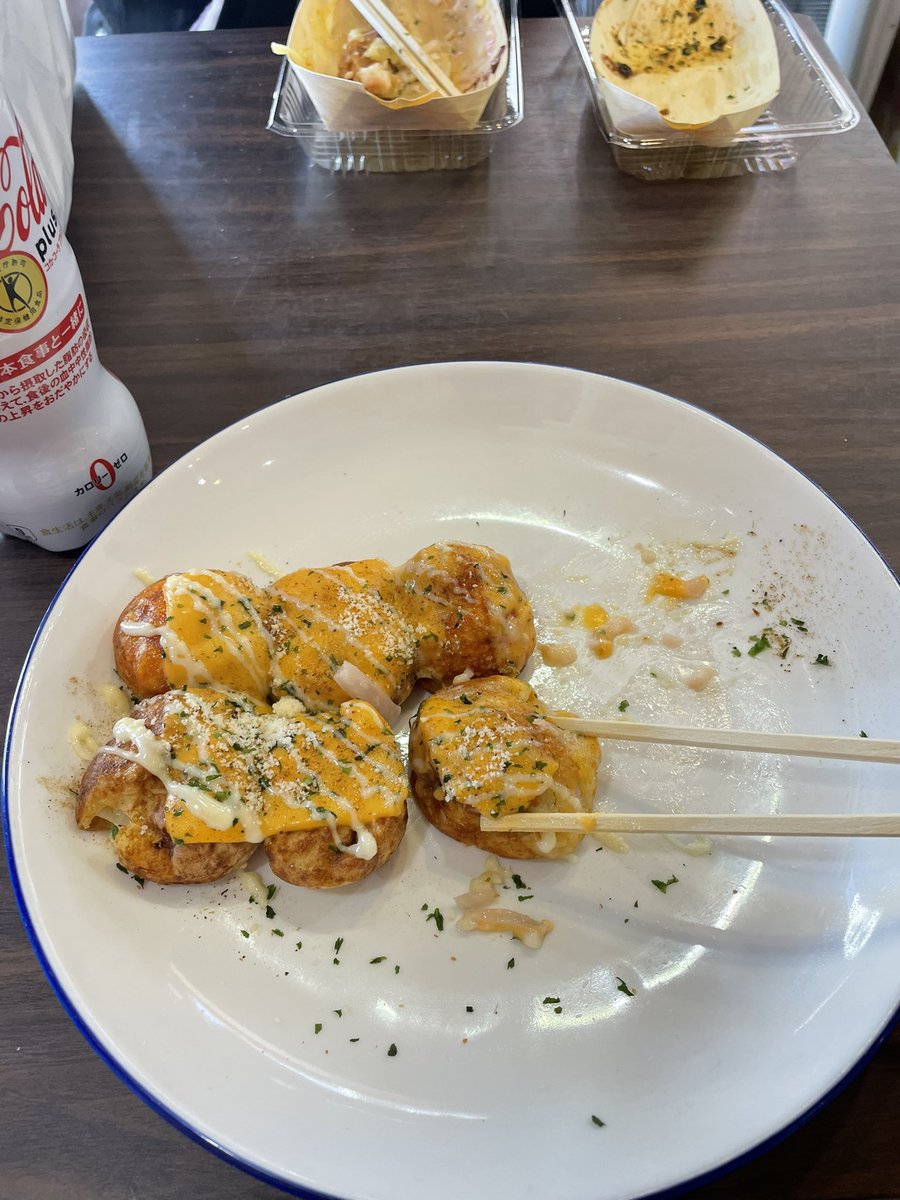 モッキンさんのあとは30年前に住んでた街上新庄へ。そうたこ焼きたこばさんへGO。
シークレットベースさんのポスターを貼ってもらいました。
そしてそして、やっぱり美味しいたこばさん😋ご馳走様でした🐙またお邪魔しにいきます。