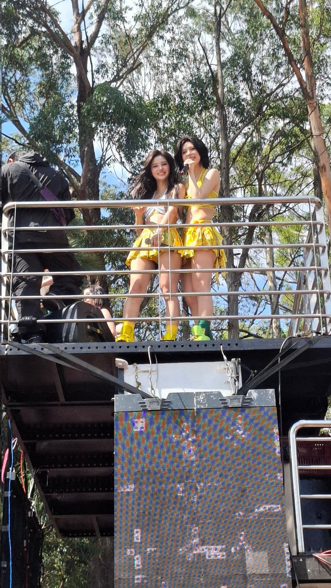 я дуже рада була прокинутись, почути і побачити як сонечки нмікс сяяли виступаючи🥹
а цих бей і солюбей я закарбувала в своїй памʼяті назавжди🙏