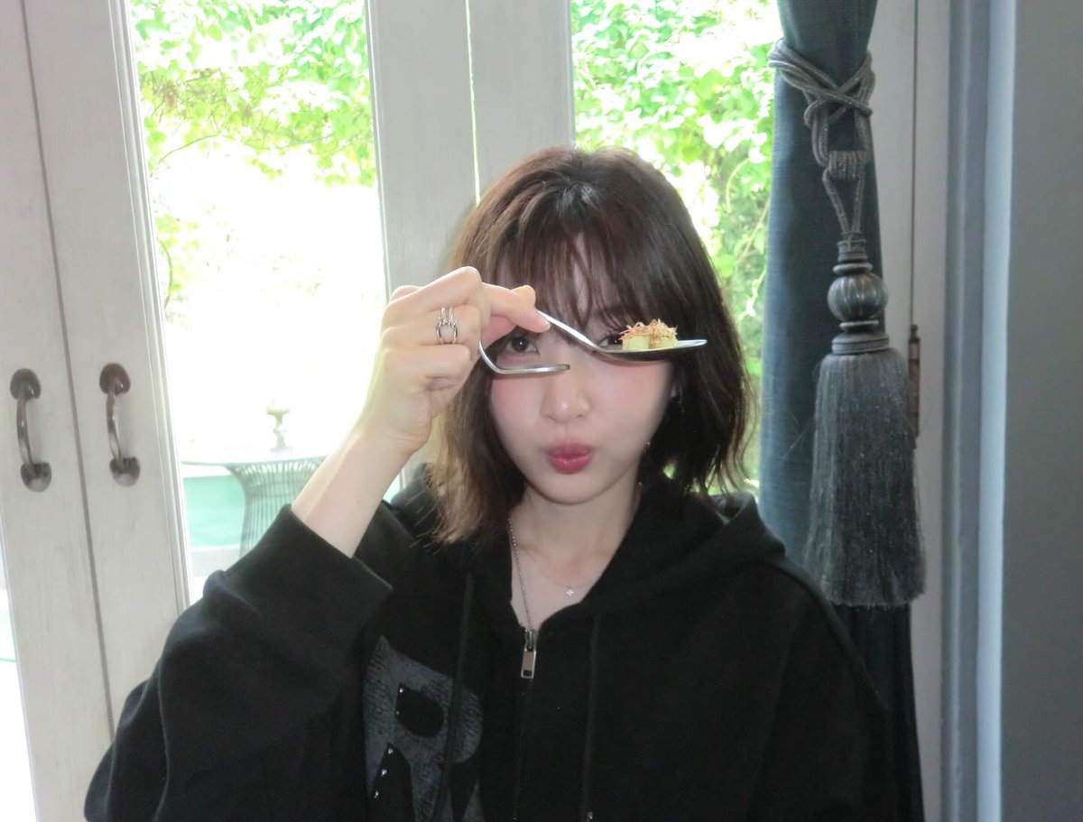 9TIMExD's tweet image. โพสต์ล่าสุดน้องจอยถ่ายที่ไทยหนิ 
ร้านเบญจรงค์อยู่ในบ้านดุสิตธานีแถวศาลาแดง
เผื่อใครอยากไปตามรอยน้องจอย 💚 maps.app.goo.gl/KKZhP1XoCzt7pS…