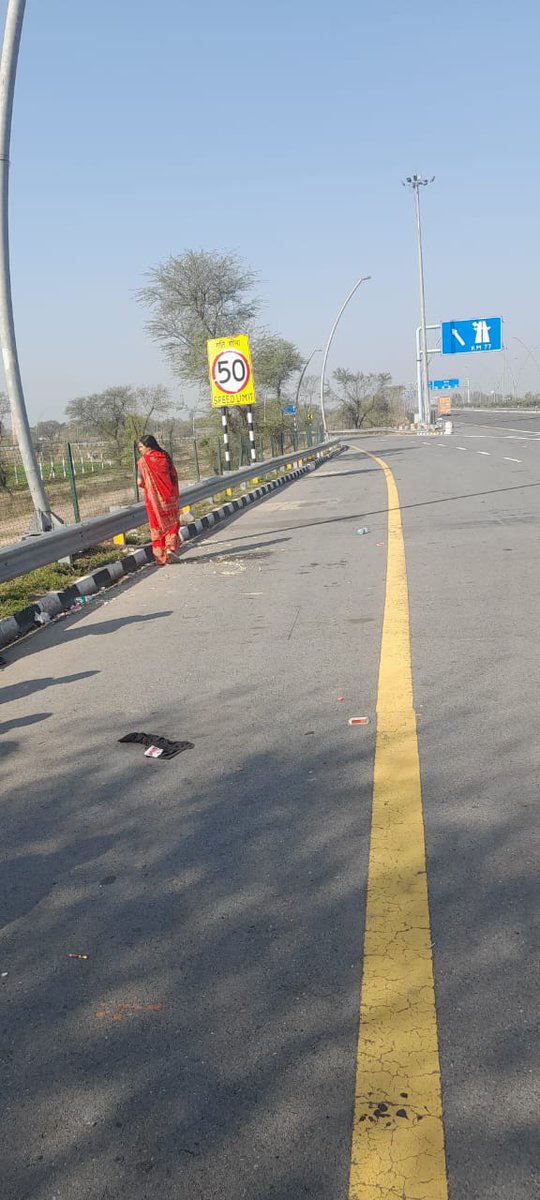 Utkarsh_00001's tweet photo. @Uppolice @agrapolice @jagograhakjago @nitin_gadkari @MORTHIndia #ConsumerRights #HighwaySafety #redBus #Emergency https://t.co/zi495zkTk4