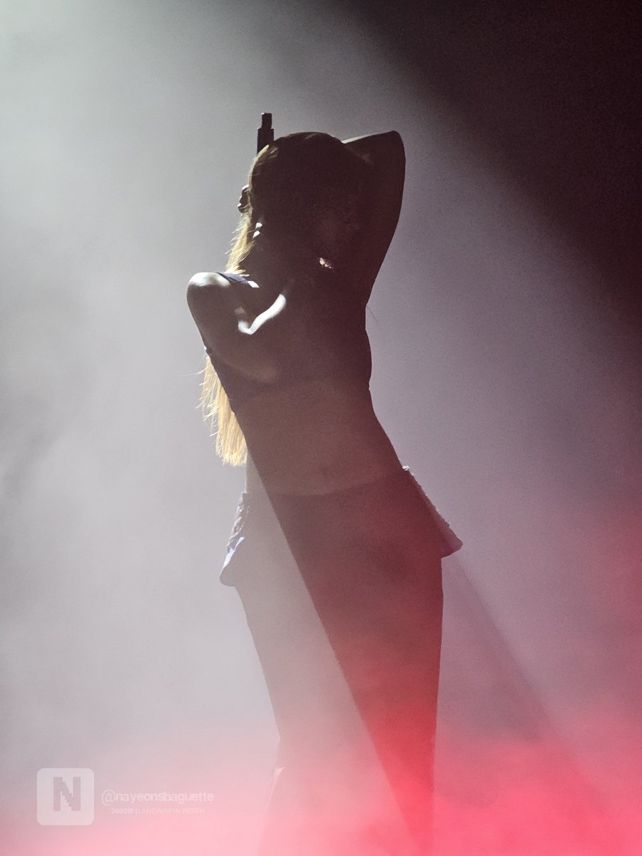 nayeonsbaguette's tweet photo. Some photos I took of Pinkpantheress ๐ at Laneway in Perth!!
She's literally ethereal โจ (Yes these are unedited).
#pinkpantheress #laneway #lanewayperth #laneway2026 #lanewaypinkpantheress https://t.co/honTcMatZF