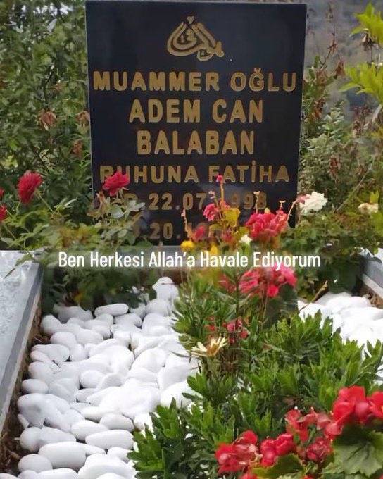 Bir baba, hastaneye kaldırılan oğluna müdürlerinin inanmadığını, kısa süre sonra da oğlunun vefat ettiğini paylaştı.

"Herkesi Allah'a havale ediyorum."