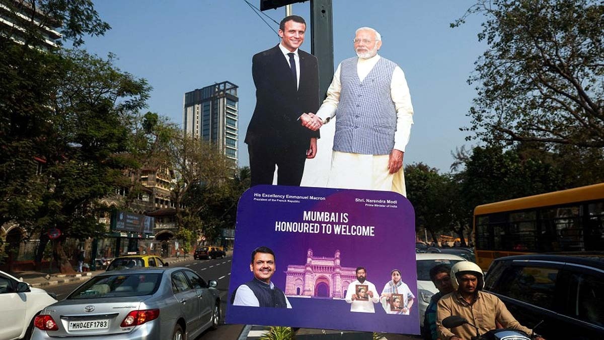 NayaLook's tweet image. फ्रांस के राष्ट्रपति मैक्रों भारत आए हैं। मोदी और मैक्रों की मुलाकात में राफेल, पनडुब्बी, मिसाइल और हेलीकॉप्टर की बड़ी डील होगी। दोनों नेता रक्षा और नई टेक्नोलॉजी पर बात करेंगे।
 #IndiaFrance #DefenseDeal