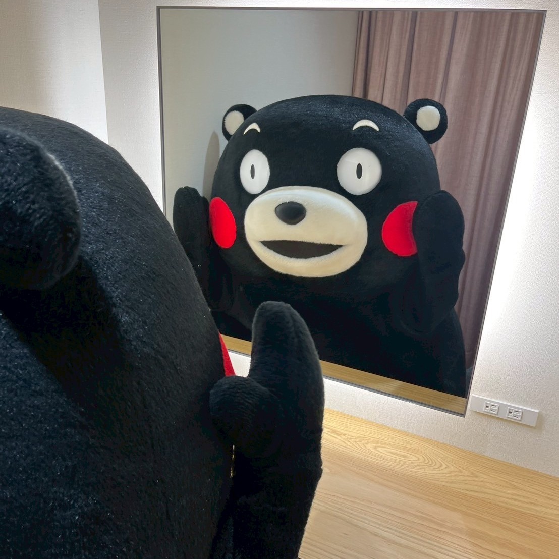 お仕事前に顔を洗ってから イケメソチェックを欠かさないくまモン