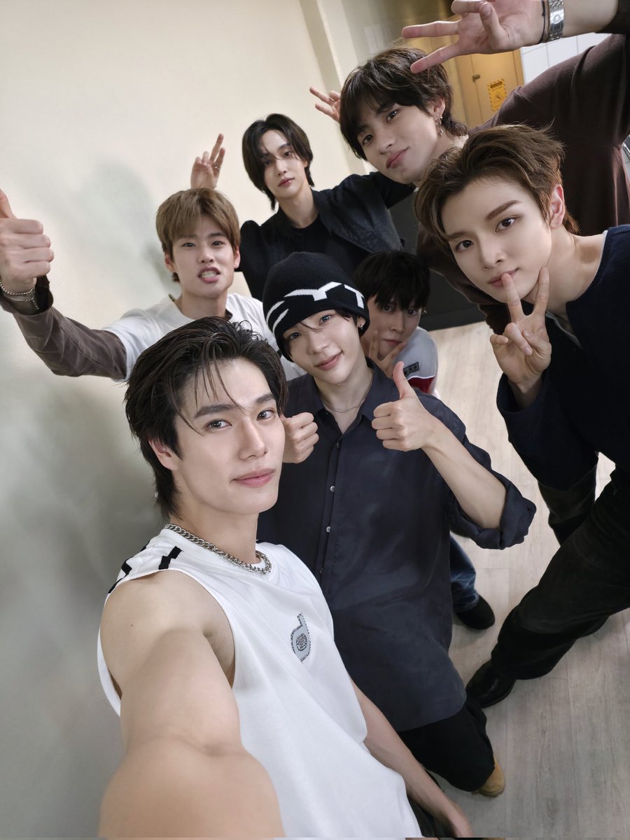 phuwin with straykids, babymonster pharita &amp; riize. my two world is colliding !!