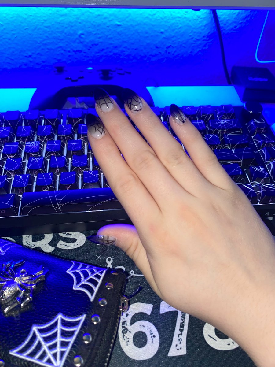 ZoryannCDG's tweet photo. Finally got my nails done after so long of neglecting them and came to realize my actual easthetic is the complete opposite of my models design and I thought that was funny,speaking of my model I’m working on her rig work right now and starting to make some official art of her🦇 https://t.co/lfFTNKtsfg