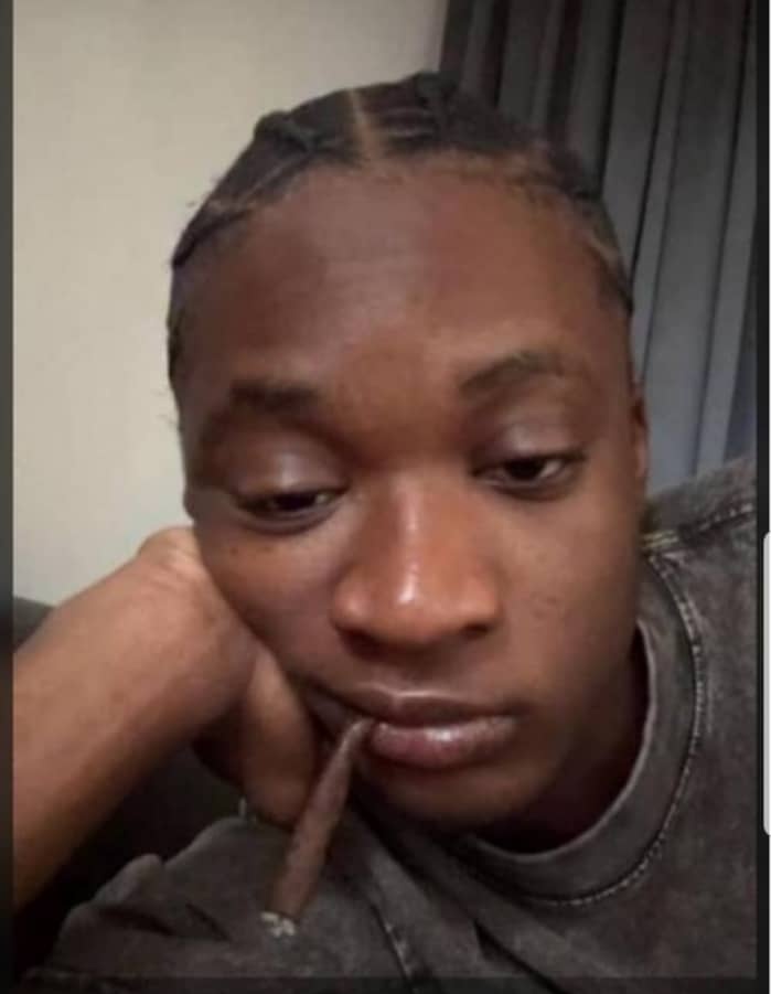 Panic keh

Me wey dey smoke.