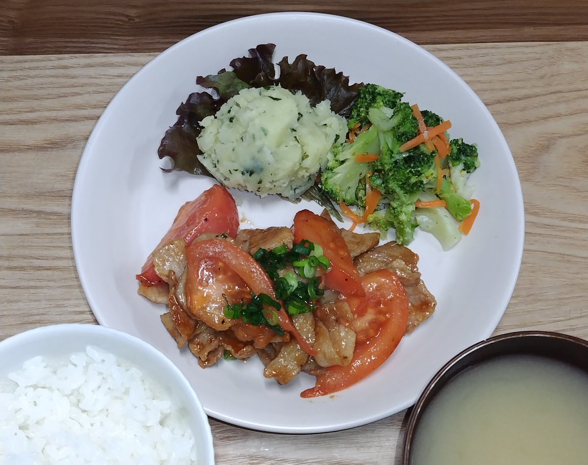 flat_ygn's tweet photo. 2月のふらっとよるごはん。は20日(金)18時〜です🏠
 今月の提供メニューは、 「豚肉とトマトの黒こしょう炒め」 です ぜひ食べに来てくださいね📷 
#ふらっとよるごはん #こみっとプレイス #豊島区 #池袋 #居場所 #孤食 #みんなでごはん #ワーカーズコープ https://t.co/gydEcuYlZ1