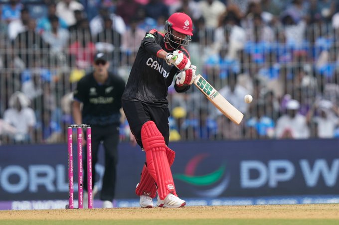 Yuvraj brings up a scintillating Fifty! 🔥