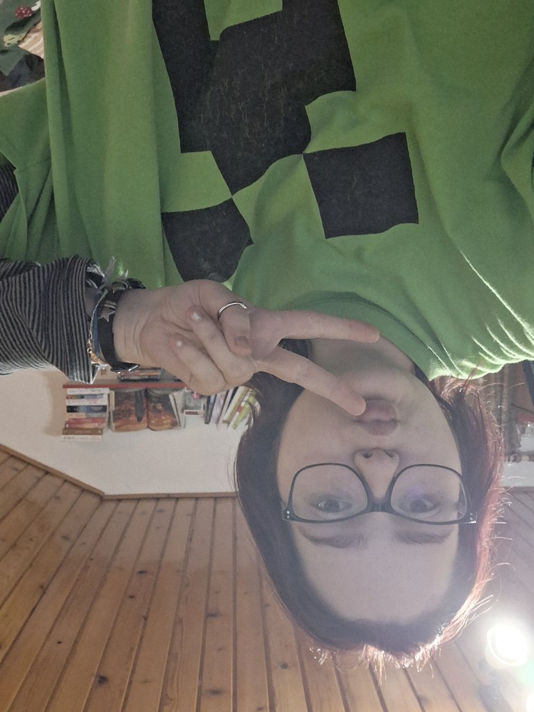 tearszombiee's tweet image. fit going hard #upsidedown