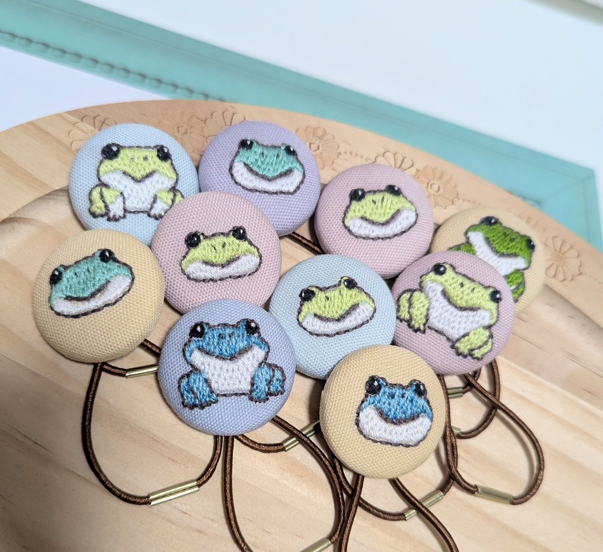 カエルさん🐸の刺繍ヘアゴム完成✨
