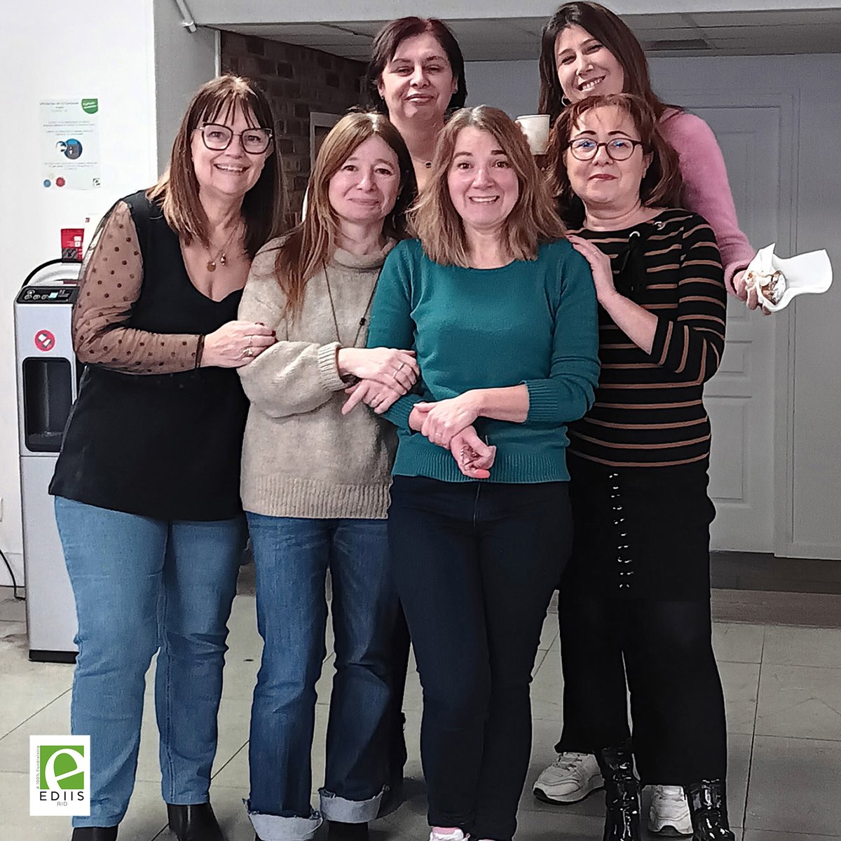 EdiisAid's tweet photo. 🎉 Un grand merci à la @FondationdeFrance pour cette délicate attention !
Comme chaque année, nos équipes @EdiisAid ont eu la belle surprise de recevoir ce goûter gourmand pour les remercier de leur engagement et de la qualité de leur travail. 🍪☕
💙
#Merci #Reconnaissance https://t.co/qyxl8rPNNe