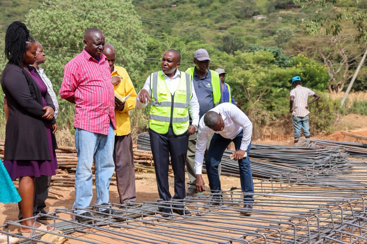 county017's tweet photo. Infrastructure CECM Eng. @Peter_N_Mumo on Monday inspected the ongoing upgrade of the Muangini–Mbyani–Ngalani Road.
A key focus is the Muangini Drift, a vital crossing being transformed into an all-weather section to prevent seasonal cut-offs. 🧵👇 #mutuladelivers https://t.co/aW1wBIUdgL