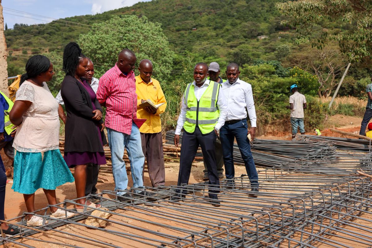 county017's tweet photo. Infrastructure CECM Eng. @Peter_N_Mumo on Monday inspected the ongoing upgrade of the Muangini–Mbyani–Ngalani Road.
A key focus is the Muangini Drift, a vital crossing being transformed into an all-weather section to prevent seasonal cut-offs. 🧵👇 #mutuladelivers https://t.co/aW1wBIUdgL