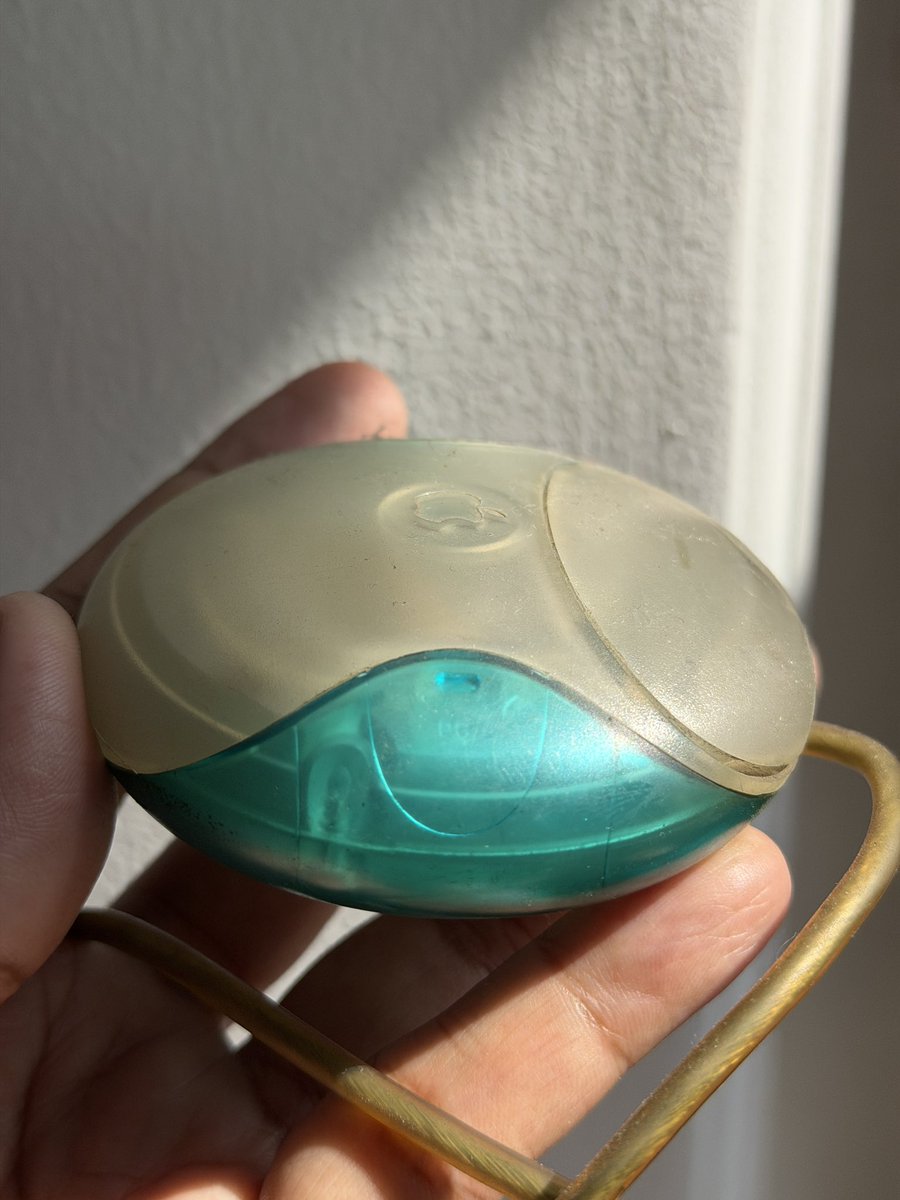 NimishAndAkriti's tweet image. Dusty. 
But still transparent. 
And still beautiful. 
Perhaps the most beautifully designed mouse ever. 
Yep, @nimishdubey still has that iconic “Puck Mouse” that came with the OG iMac.

#Nostalgia #Apple #iMac #Mouse