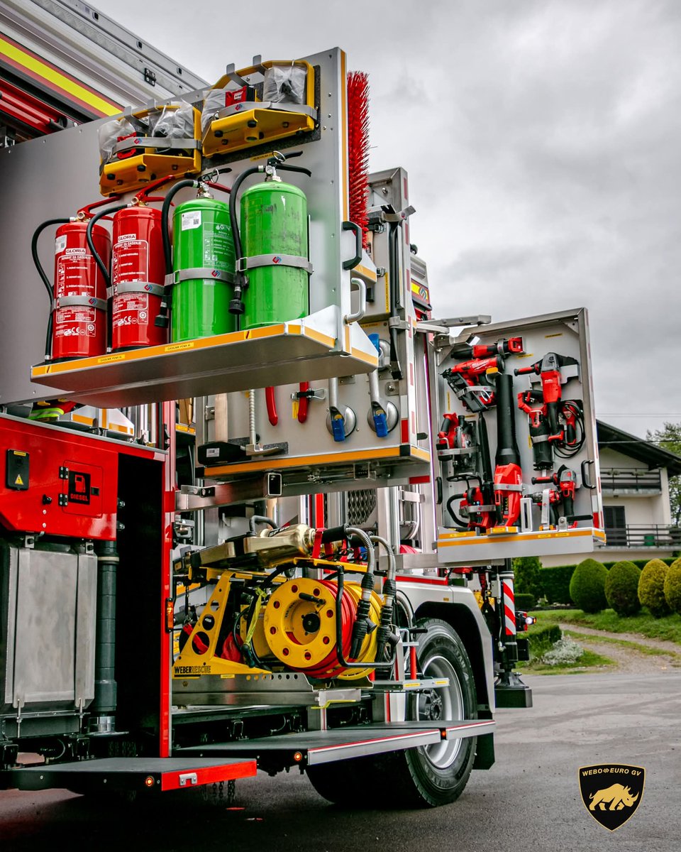 #MardiBestiole

​PGD Postojna - Slovénie 🇸🇮

​Châssis : <a href="/ScaniaFrance/">Scania France</a> P410
Carrossier : Euro GV
​TYPE : TRV-D (Véhicule de secours routier)
​PTAC : 18 000 kg
​Puissance : 302 kW (410 ch)
​Dimensions :
​L : 7 110 mm
​l : 2 500 mm
​H : 3 750 mm
​Équipage : 1+2
​Transmission : 4x4