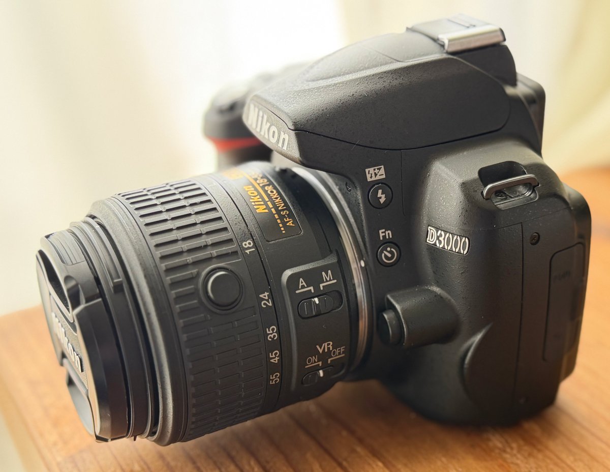 フォロワー様より譲っていただいたD3000 レンズは別に買った18-55VRII