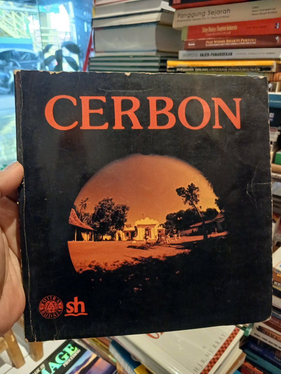 Penyunting buku ini adalah kekasih Tan Malaka.