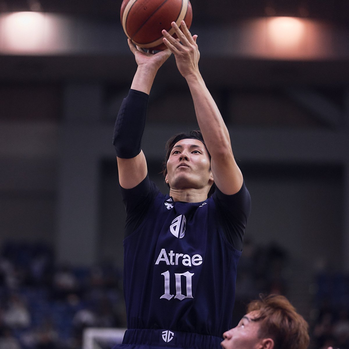 altiri_chiba's tweet photo. 【お知らせ】
4/11(土) 14:20頃より #小林大祐 @kesuidasiyabako 氏、ならびに 4/12(日)のハーフタイムに #岡田優介 @ysk_okada 氏のスペシャルセレモニーを実施することが決定いたしました。

小林氏、岡田氏は創設時より #アルティーリ千葉 のゼロからのチームづくりに大きく貢献してくださいました。
感謝と敬意を込めた特別な時間���、ともに会場でお迎えください。

チケットのご購入はこちら : https://t.co/vbyMUV2dDo