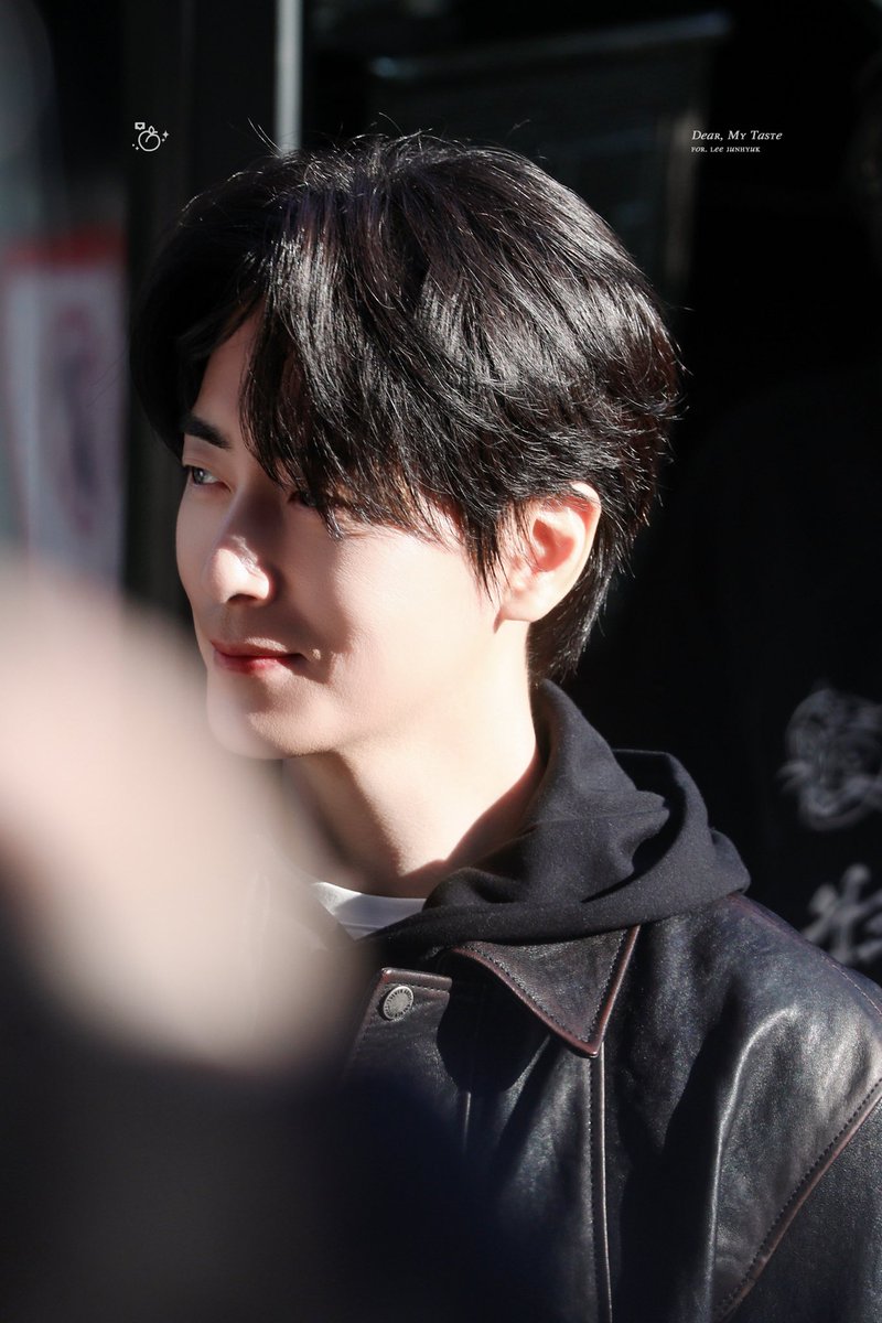 260215 영화 왕과사는남자 무대인사 출근
CGV 홍대 #이준혁 #이준혁_행복해라 

; 이준혁얼굴