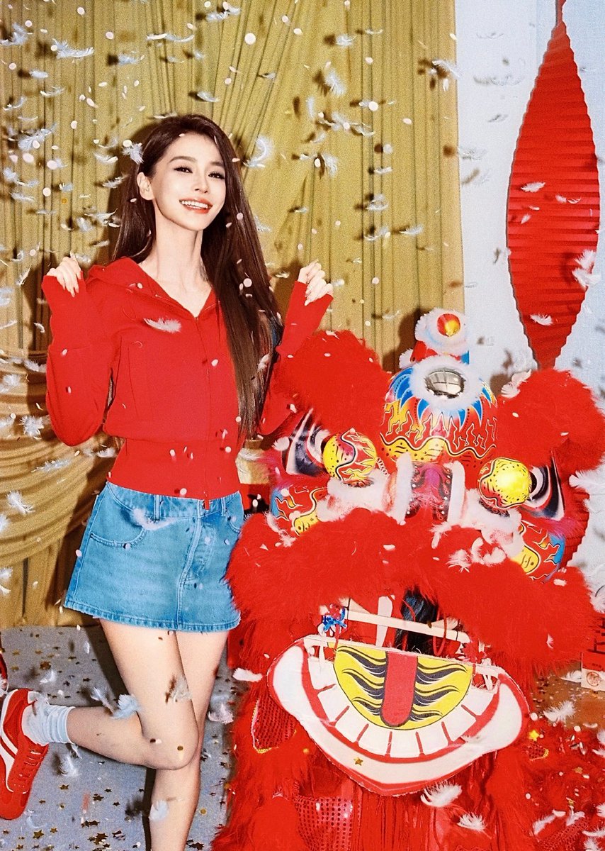 cdrama_update's tweet image. #Angelababy's studio sends Chinese New Year greetings 

More - weibo.com/2626304873/526…

#YangYing #杨颖