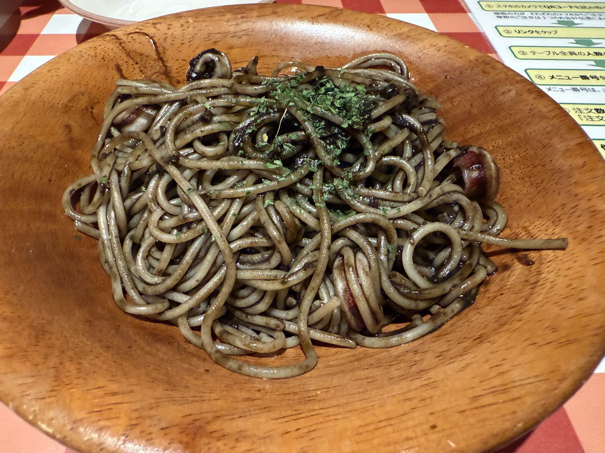 サイゼで会議中（議題は無い）