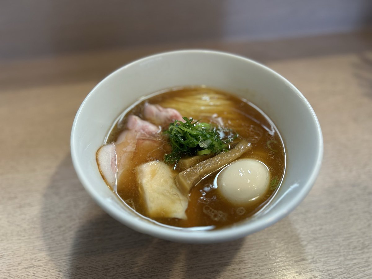 麺笑 巧真
・特製醤油ラーメン

今日は生活インフラを整えるため八王子の街を右往左往しました。
デフォルト800円 特製1200円
破格過ぎて阿鼻叫喚しました。
美味しかったです。
ごちそうさまでした！