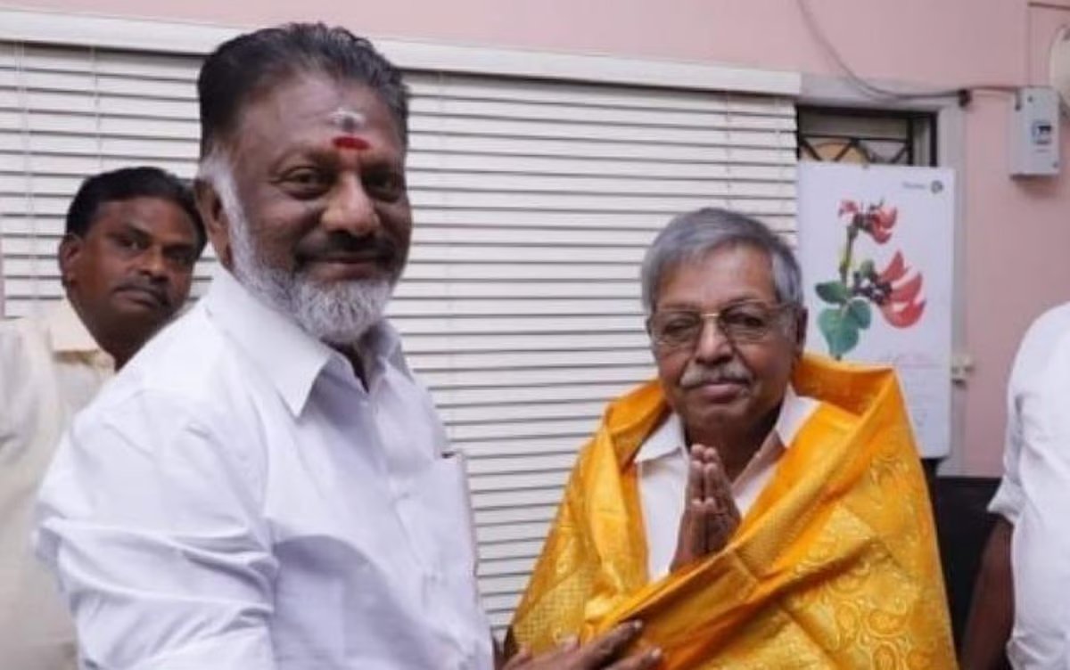 chnmharish's tweet image. சசிகலா மற்றும் ஓ.பி.எஸ் மீது நம்பிக்கை இல்லை என்று சொல்லி, வரும் 19ம் தேதி முன்னாள் அமைச்சர் பண்ருட்டி ராமச்சந்திரன் தனிக் கட்சி ஒன்றை தொடங்க உள்ளார். இந்தக் கட்சியில் ஓ.பி.எஸ் ஆதரவு பிரிவில் உள்ள சிலர் இணைய உள்ளனர். #Sasikala #OPanneerselvam #PanrutiRamachandran