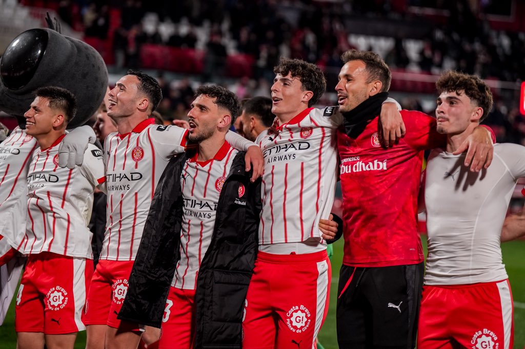 Una nit que recordarem sempre a Montilivi 🙌🏻 Enorme esforç de tot l’equip. Ens vau ajudar en tot moment, afició 🫶🏻 Volem mirant cap a dalt, <a href="/GironaFC/">Girona FC</a>!! 🚀💥

#GironaFC #GironaVsBarça #LaLiga