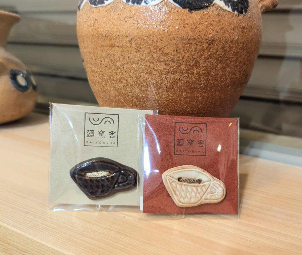 雑貨店おやつさんのコーヒーの企画展が始まっています☕カップ型のボタンやコーヒーサーバー、マグなどを納品しました　後半はパンの企画も🍞