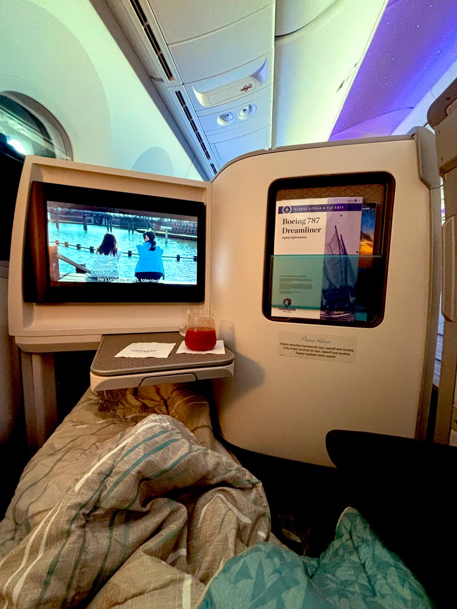 gocciag147777's tweet image. ⭕️V&amp;amp;V: HA🌺824/NRT✈︎SEA❺機内食・朝🥞

・お目覚めに🍅トマトジュースを1杯
・朝食はFull breakfast/パンケーキ🥞 
・塩胡椒は👚に包まれてますた=可愛い😍

📍フルーツ🥭&amp;amp;ヨーグルトでも良かったかな😋🌺味あるお土産🍫付きは嬉しい✨

#Hawaiian
#機内食
#HA