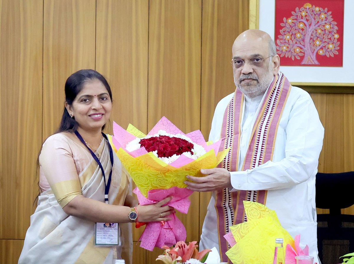 Ashishdavebjp's tweet photo. ગાંધીનગર મહાનગર ભારતીય જનતા પાર્ટીની નવી રચાયેલી સંગઠન ટીમ સાથે આદરણીય કેન્દ્રીય ગૃહ અને સહકારિતા મંત્રી શ્રી @AmitShah સાહેબે શુભેચ્છા મુલાકાત કરી, પરિચય બેઠક યોજી અને માર્ગદર્શન આપ્યું. https://t.co/R1d3cL1SGY