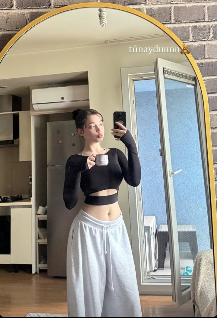 UnicahHija2's tweet photo. Body goals  @nihlekopan #NihleKopan https://t.co/RGpCMzDkHW
