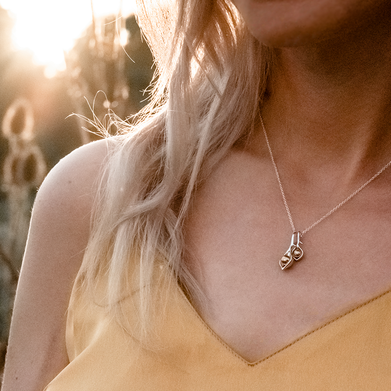 CEvansGoldsmith's tweet photo. The perfect Mother's Day gift for every mum 🫛💚 Our pea pod pendants let you mix &amp; match to represent her family: one big pea + one small for new mums, or 2-3 peas for growing families. Sweet, meaningful &amp; beautifully made ✨ 

https://t.co/LlKg3AmcZ5

#mothersday #giftideas https://t.co/NYkGRfHwf8