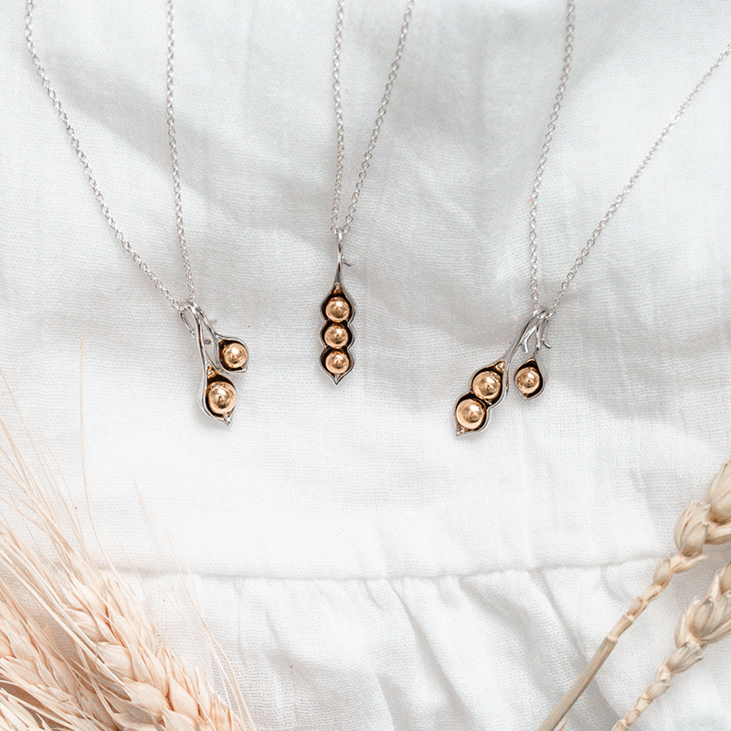 CEvansGoldsmith's tweet photo. The perfect Mother's Day gift for every mum 🫛💚 Our pea pod pendants let you mix &amp; match to represent her family: one big pea + one small for new mums, or 2-3 peas for growing families. Sweet, meaningful &amp; beautifully made ✨ 

https://t.co/LlKg3AmcZ5

#mothersday #giftideas https://t.co/NYkGRfHwf8