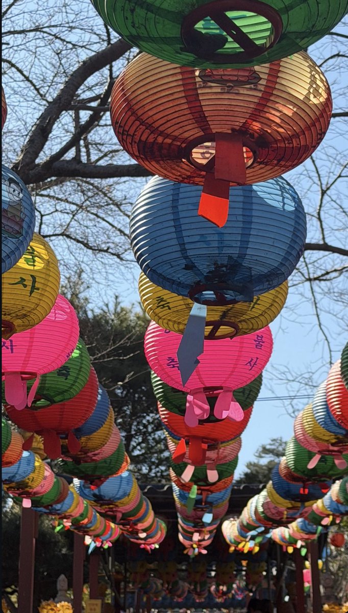 🍎 Atualização da Yves em seu stories no Instagram (@/yvesntual).

Ela estava visitando um templo 🪷

#YVES #이브 <a href="/Yves___official/">Yves</a>